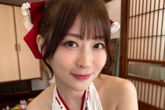 メイリ、ノーブラとぬいぐるみの艶ショット