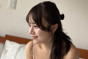 大嶋みく、超立体的なすごい谷間