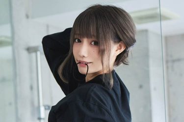 篠原みなみ、ぷりんぷりんの美ヒップ