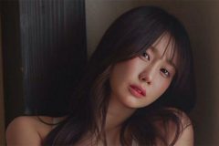 相原美咲、和室の純白美女