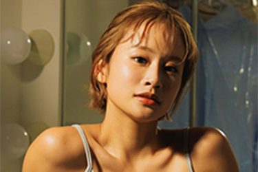 田辺莉咲子、薄明りで魅せる肉体美