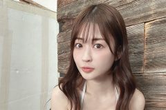 メイリ、深すぎる谷間と食い込む肩紐