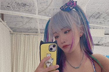 ウナギ・サヤカ、キュートなパンチポスト