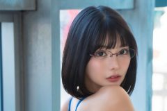 米倉みゆ、メガネと競泳水着の艶ショット