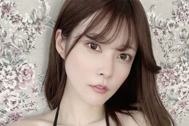 藤白ちらり、透明感抜群の美ボディ