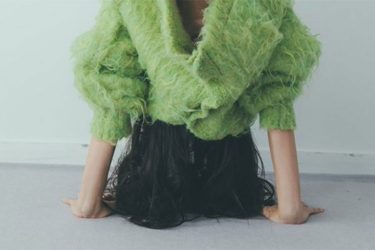 斎藤恭代、逆立ちで魅せる9頭身ボディ