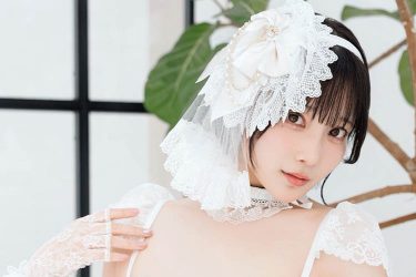 天川星夏、純白ランジェリーの花嫁姿