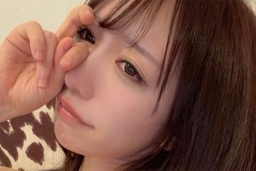 清水あいり、おねむな色っぽお姉さん