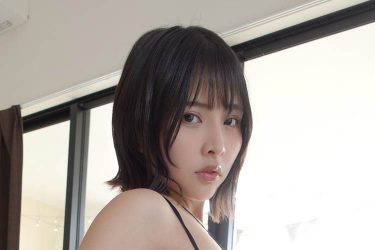 橋本ひかり、破壊力抜群の黒ランジェリー