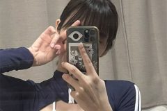 真中つぐ、スポーティ美女の大胆自撮り