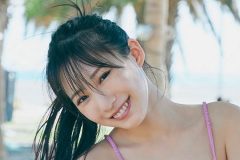 横野すみれ、弾ける笑顔とダイナマイトボディ