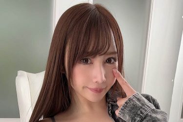 吉田早希、胸から目が離せない挑発ショット