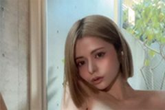 紅羽祐美、M字クイーンの大胆開脚