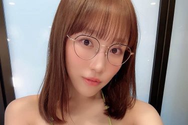 仲根なのか「メガネ×超特大バスト」の合わせ技