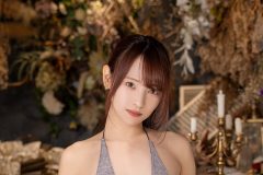 鬼木このは、おへそ際立つ…衣装ずらし美ボディ