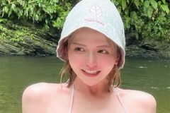 紅羽祐美、川辺でトトノイサウナM字