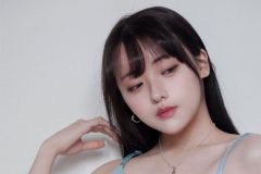 夏帆、涼し気ランジェリーの曲線美