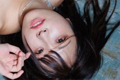 日下部ほたる、深碧で魅せる妖艶美ボディ