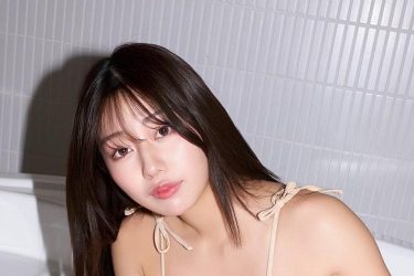 凛咲子、圧倒的な色気とまん丸バスト