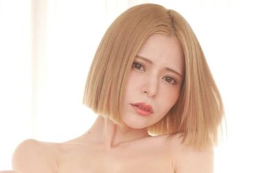 紅羽祐美、可憐なM字開脚