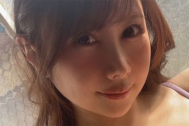 吉田早希、はみ出る肉体美でにっこり
