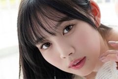篠見星奈、四つん這いで魅せる曲線美