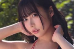 風愛ことり、ほぼ紐の変形ビキニ