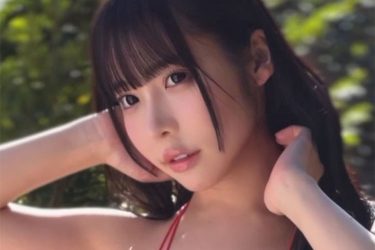 風愛ことり、ほぼ紐の変形ビキニ