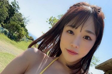 仲根なのか、ビキニに収まりきれない「こぼれパイ」
