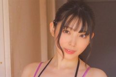 紫藤るい、黒×紫のグラマラスボディ