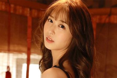 見返りそちお、美貌と桃ヒップ