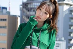 波崎天結、屋上で魅せたCK極上美脚