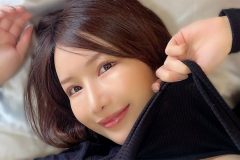 琴井ありさ、目覚めのチラリ誘惑