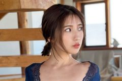 三田悠貴、おきに衣装ですまし顔