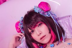 宮本彩希、キュートな「ほぼヒモ」衣装