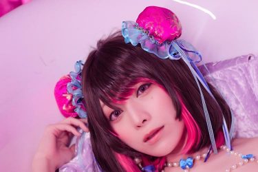 宮本彩希、キュートな「ほぼヒモ」衣装