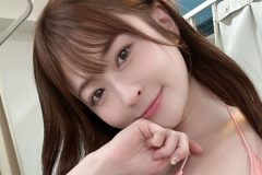 メイリ、ツヤたわビキニショット