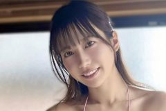 桜りん、桃色ビキニの色香