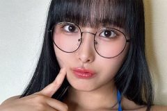 浅川まりな、メガネっ子の圧巻ド迫力バスト