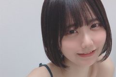 かれしちゃん、はだけパーカーでにっこり