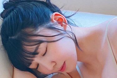 紫藤るい、キュートな寝顔と特大バスト