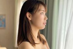 新田ゆう、教室での大胆ランジェリー誘惑