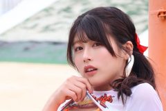 ちとせよしの、Tシャツめくり上げ極上ボディ