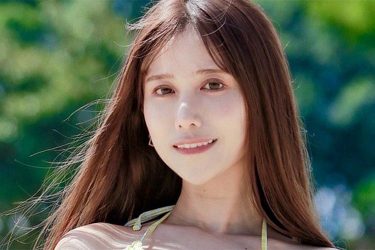 名取くるみ、プールサイドの圧巻美ボディ