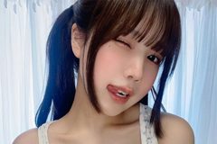 桃木兎羽、ウインクぺろりの大胆艶ボディ