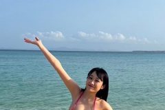 奥村梨穂、規格外の特大バストと広い海