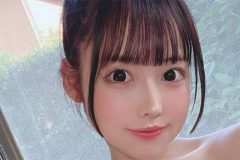 風愛ことり、眼帯ビキニで朝風呂の誘い