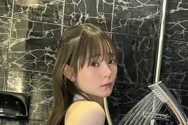 近衛りこ、シャワー中の美しいボディライン