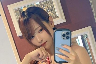 鬼木このは、危険すぎるマイクロビキニ姿