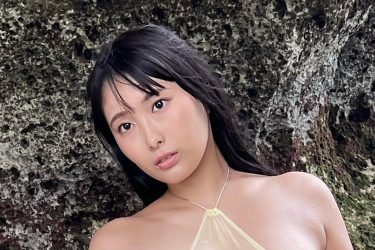 浅川まりな、限界突破レベルのスケスケ衣装